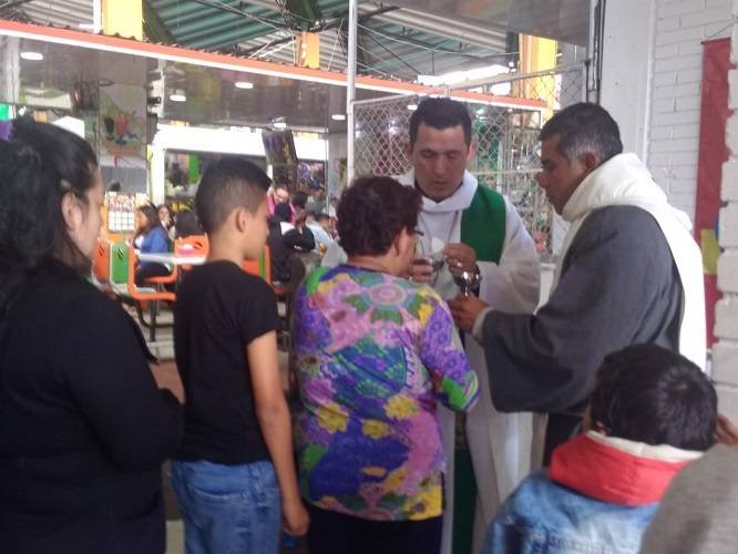 Plaza de mercado del 20 de julio Comunión Ecuménica Mundial